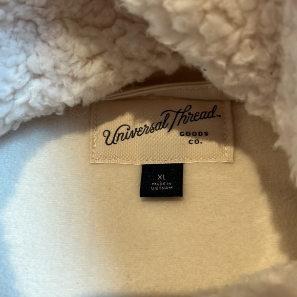 Zip up, creamy white sherpa jacket - Picture 3 of 3